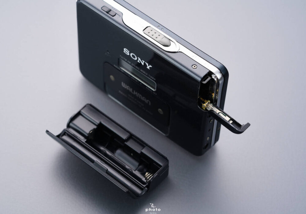 極・動作 索尼 SONY 索尼 WALKMAN 薄丈夫シリーズ FM/AM 高音質モデル 磁带随身听 WM-FX808 BLACK 整備品