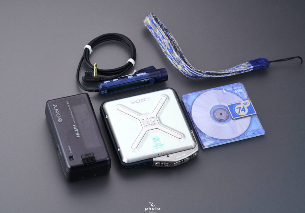 ・動作 索尼 SONY 索尼 MD WALKMAN MEGA BASS 便携式MD播放器 MZ-E44 シルバー 整備品